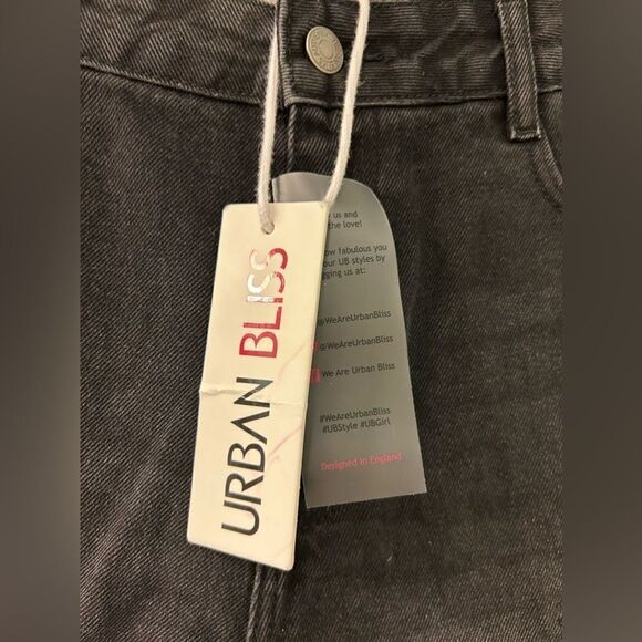 NWT … URBAN BLISS “Size: 8” Black Denim Shorts - Picture 5 of 5